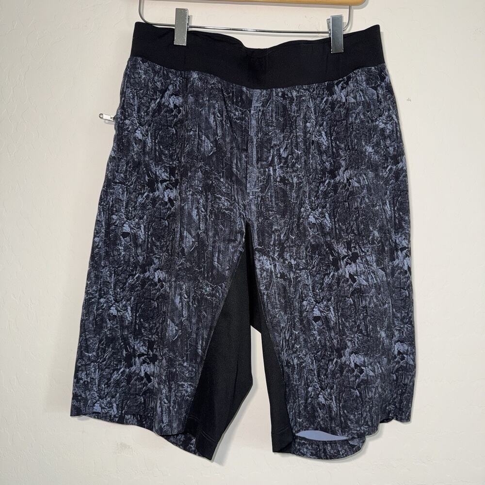 Lululemon Men's License to Train Blue Shorts Size Medium Lightweight Athletic